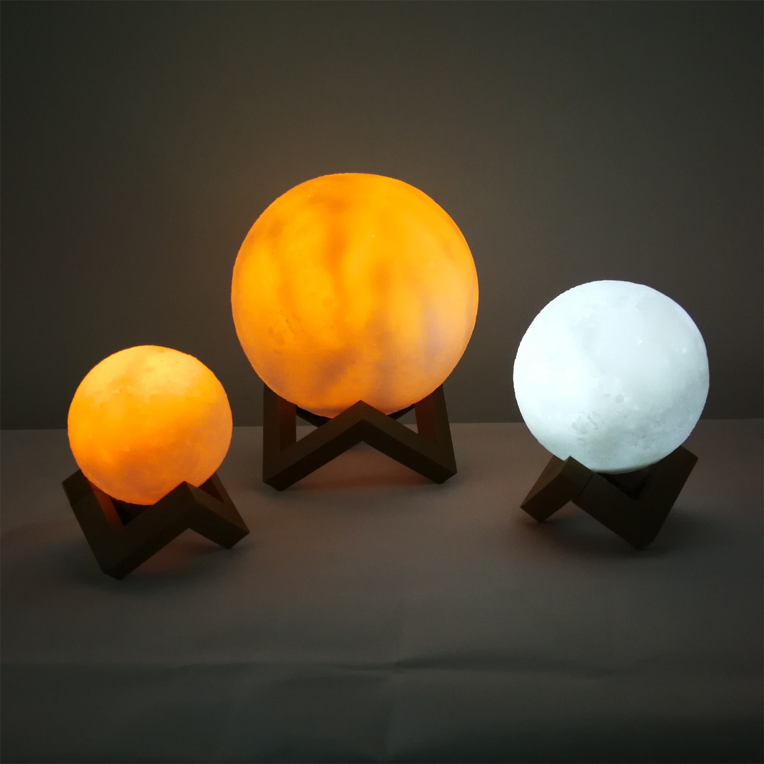 28071 TABLETOP LED LIGHT MOON