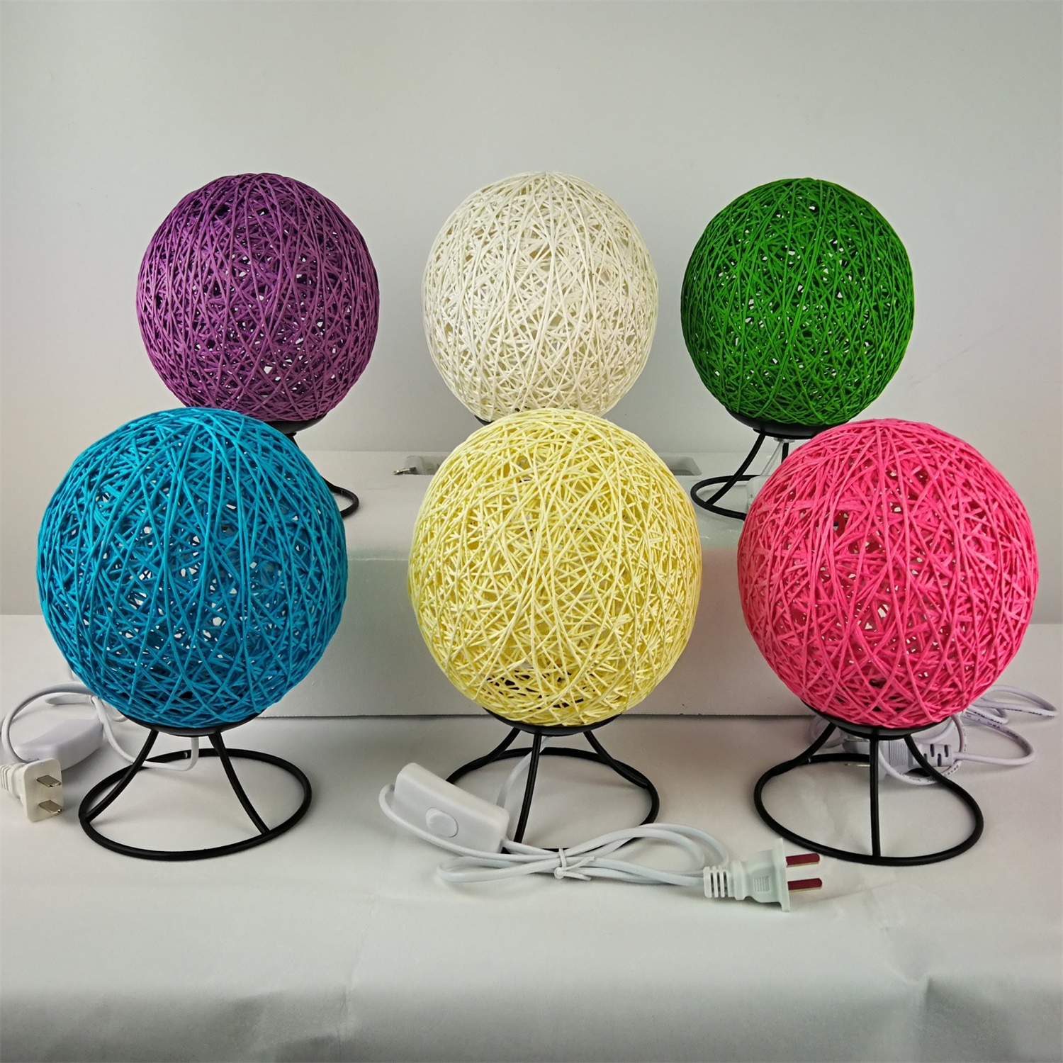 28072 LED Table Rattan Light