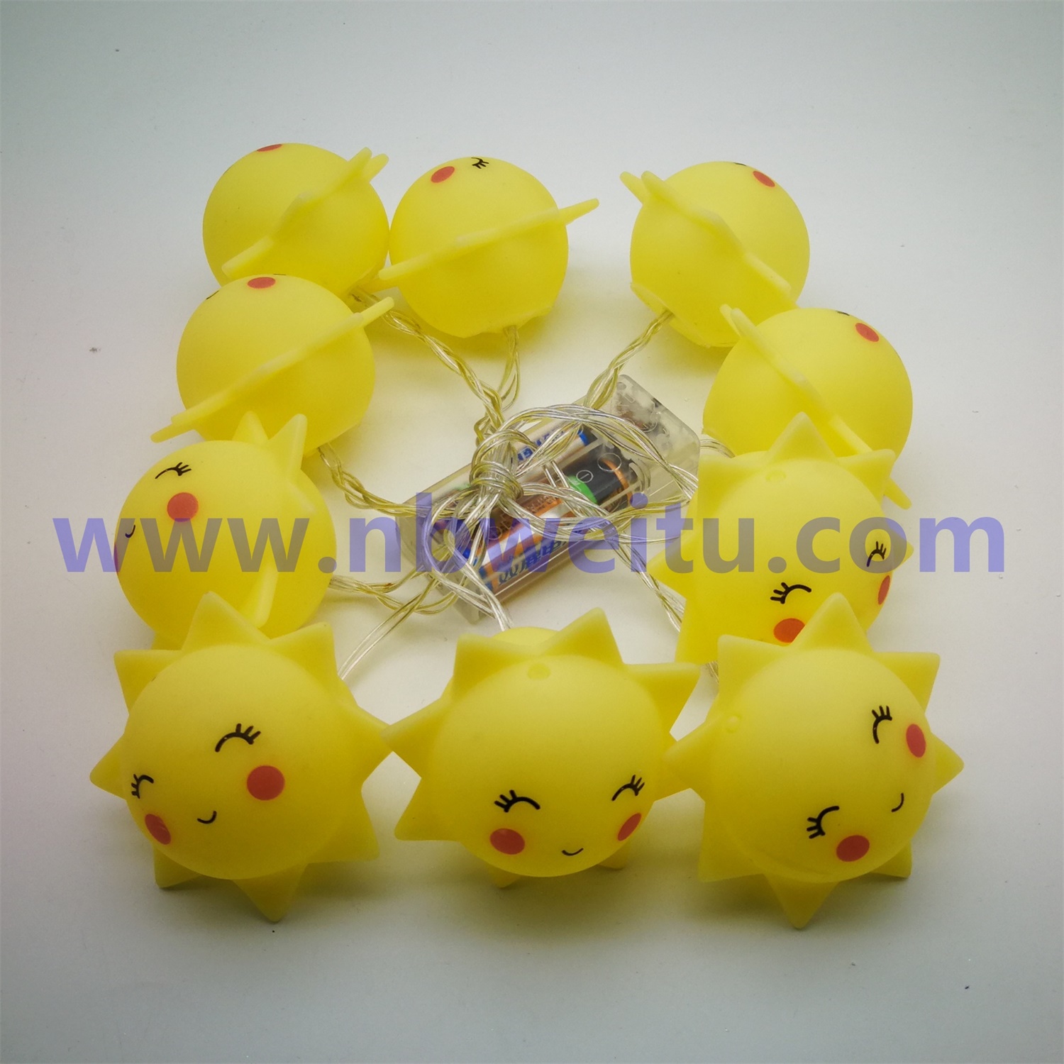 28729 China Wholesale Price IP20 IP44 Battery Operated Vinyl Sun LED String Light 