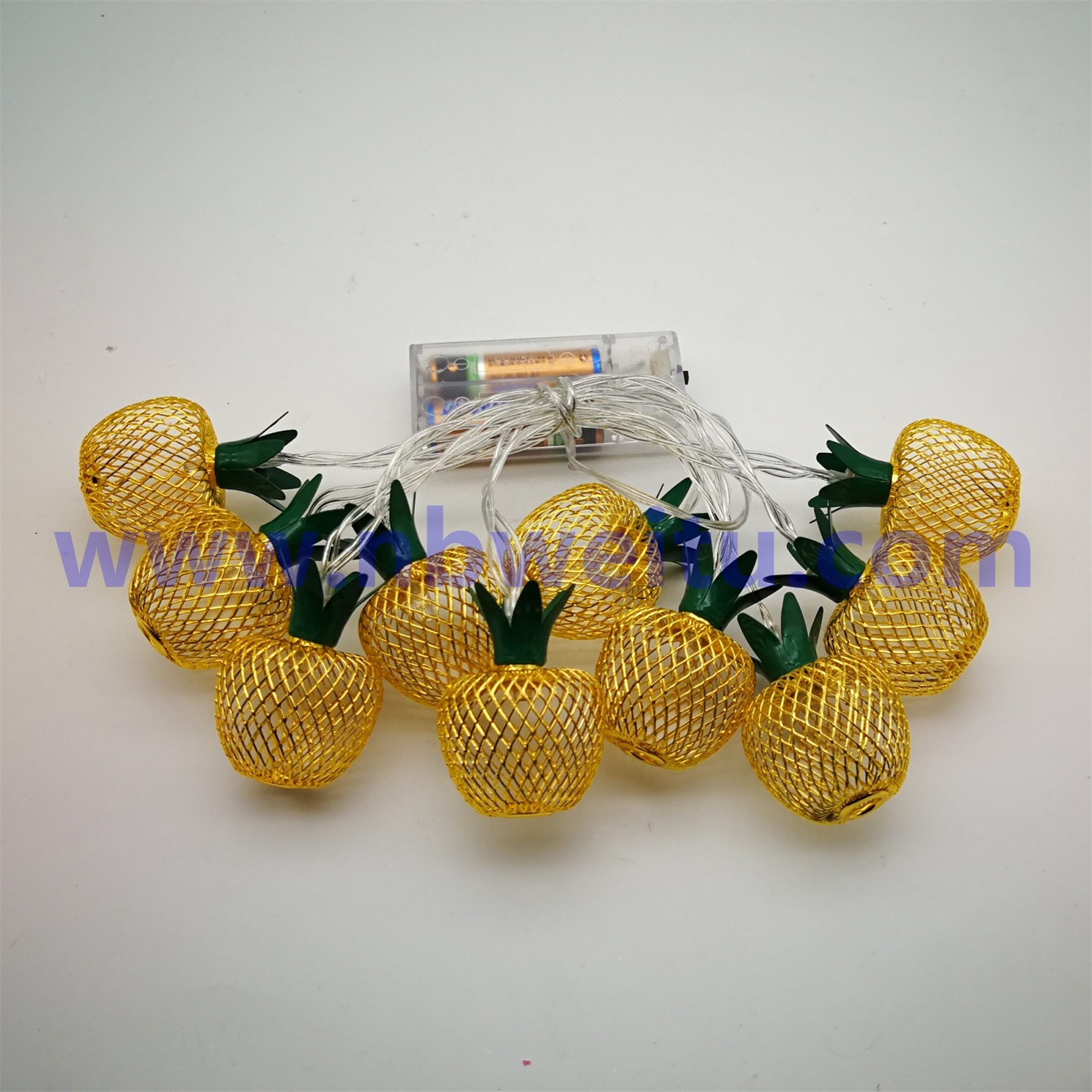 28744 China Supplier Battery Operated IP44 Metal Pineapple Pendant LED String Light 