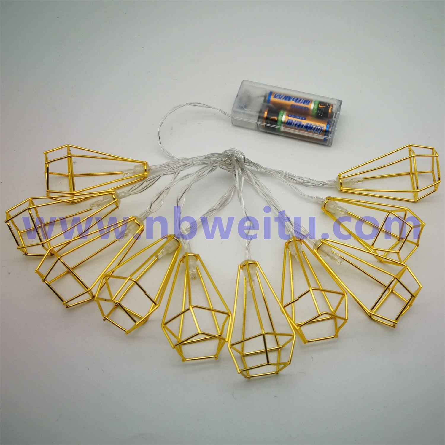 28786 Battery Operated 8 Mode Metal Hollow Diamond Pendant LED String Light with Timer 