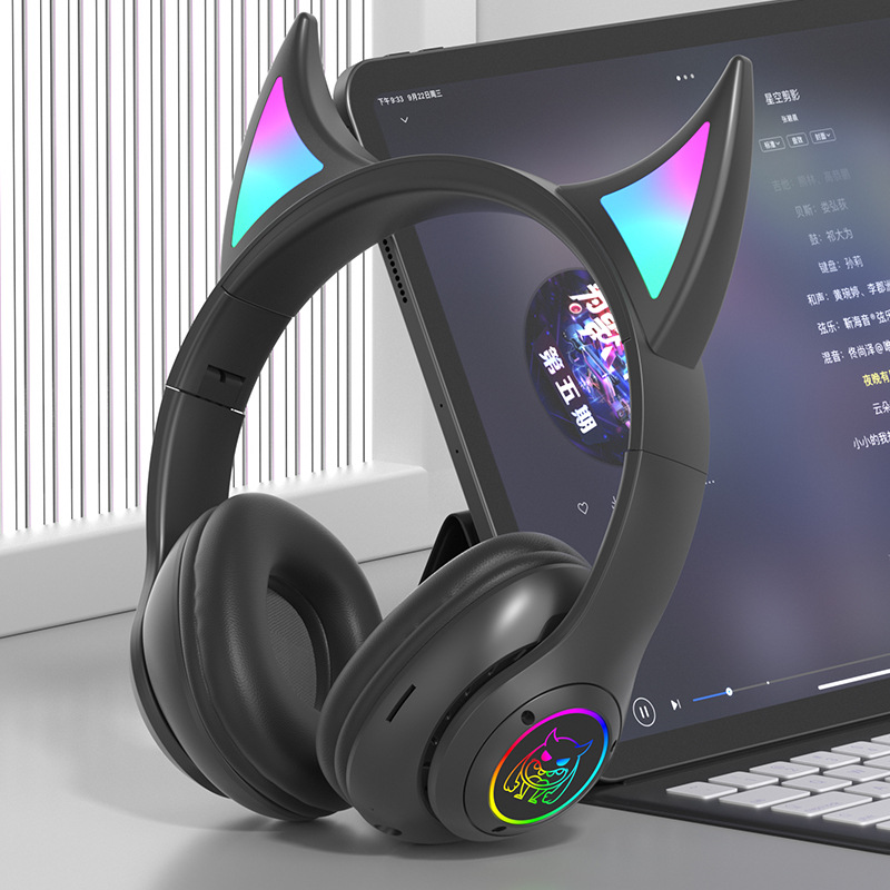 WT122 Wireless head-mounted bluetooth headset cute cat ear glow long endurance swimming bluetooth headset